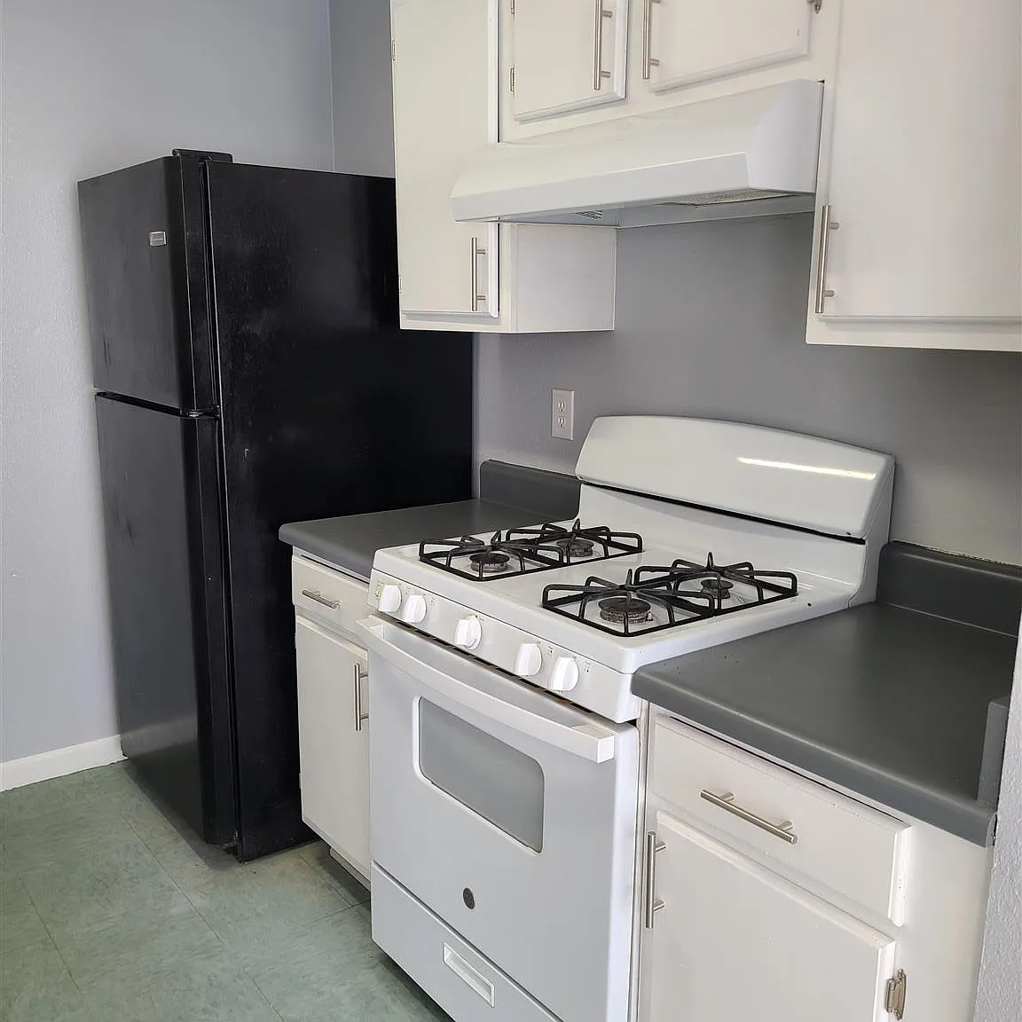 3 bed, 900 sqft, $995 — Photo 4