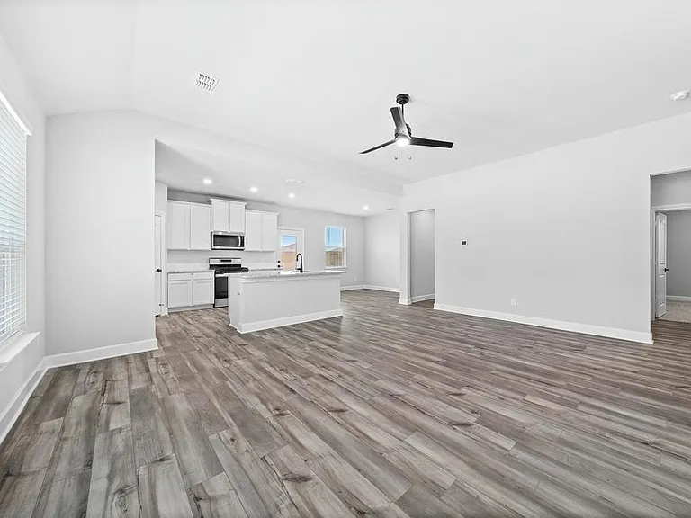 2032 Brentwood Dr — Photo 5