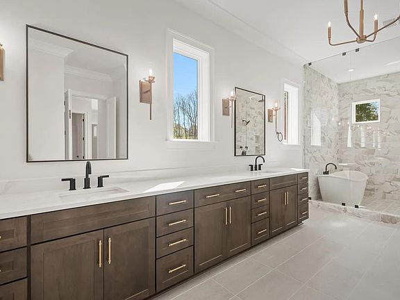 The Waylon A Primary Suite Bathroom