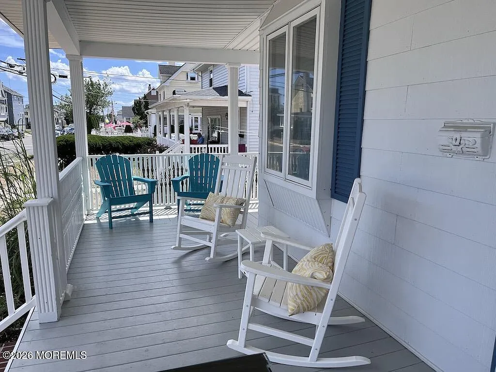 2 bed, 816 sqft, $3,950 — Photo 2