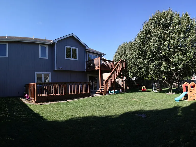 433 Crest Pl — Photo 2