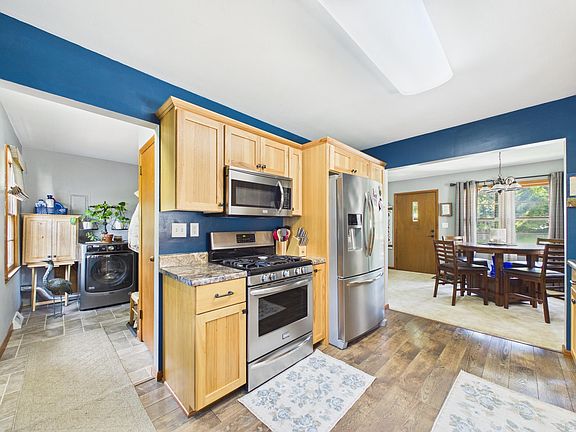 3rd image of 105 W 1st St