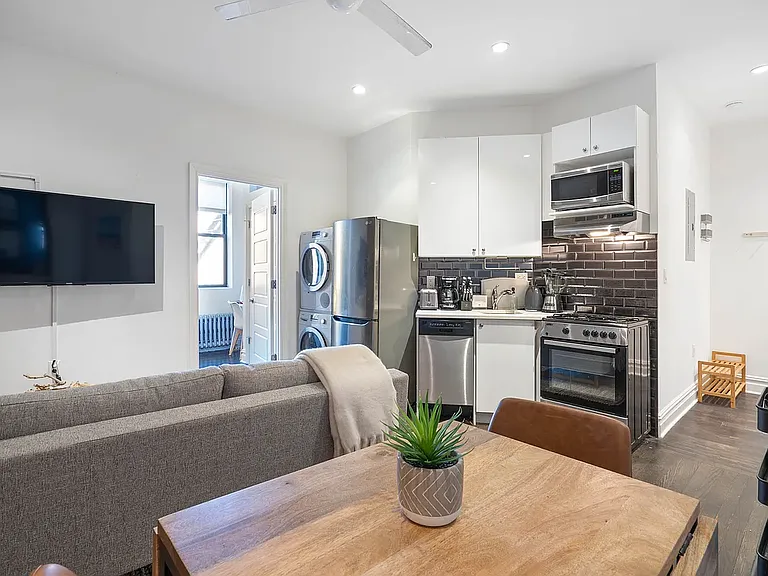 107 Greenpoint Ave #C2 — Photo 1