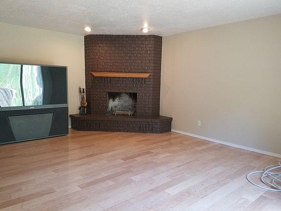 3rd image of 227 W Highland Park Dr