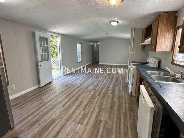 29 Balsam Ln, Levant, ME 04456
