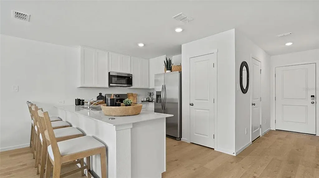 3 bed, 2.5 bath, 1378 sqft, $1,900 — Photo 4