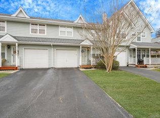 18 Summerfield Cir, Central Islip, NY 11722