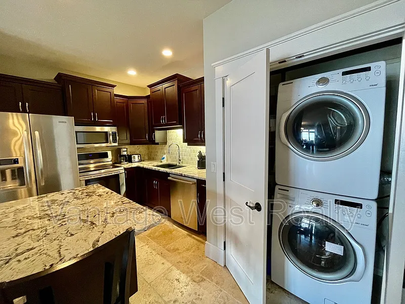 2 bed, 2.0 bath, 1400 sqft, $2,700 — Photo 4