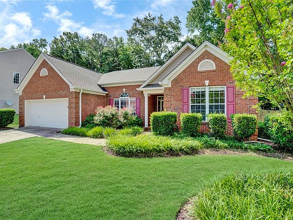 3rd image of 353 Edenberry Way