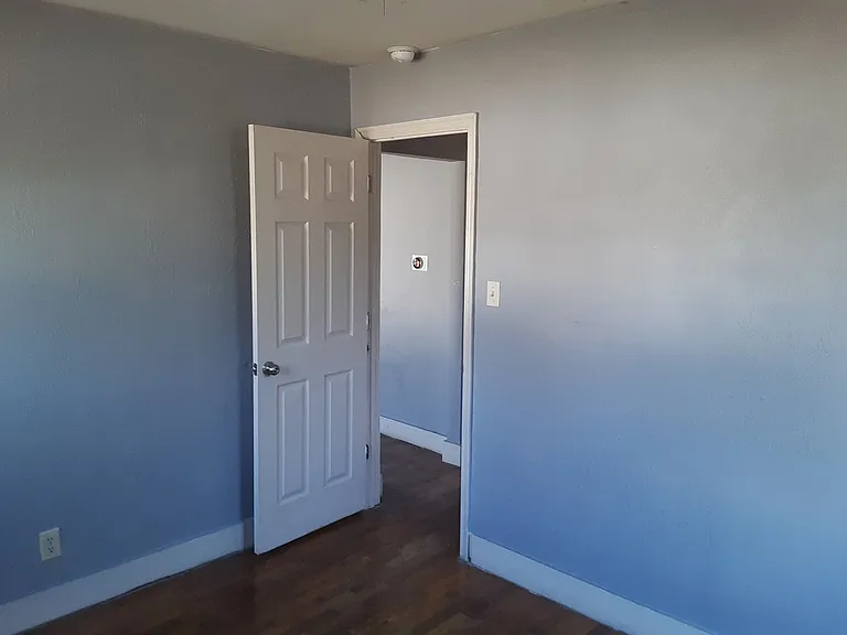 1301 W Vine Ave — Photo 2