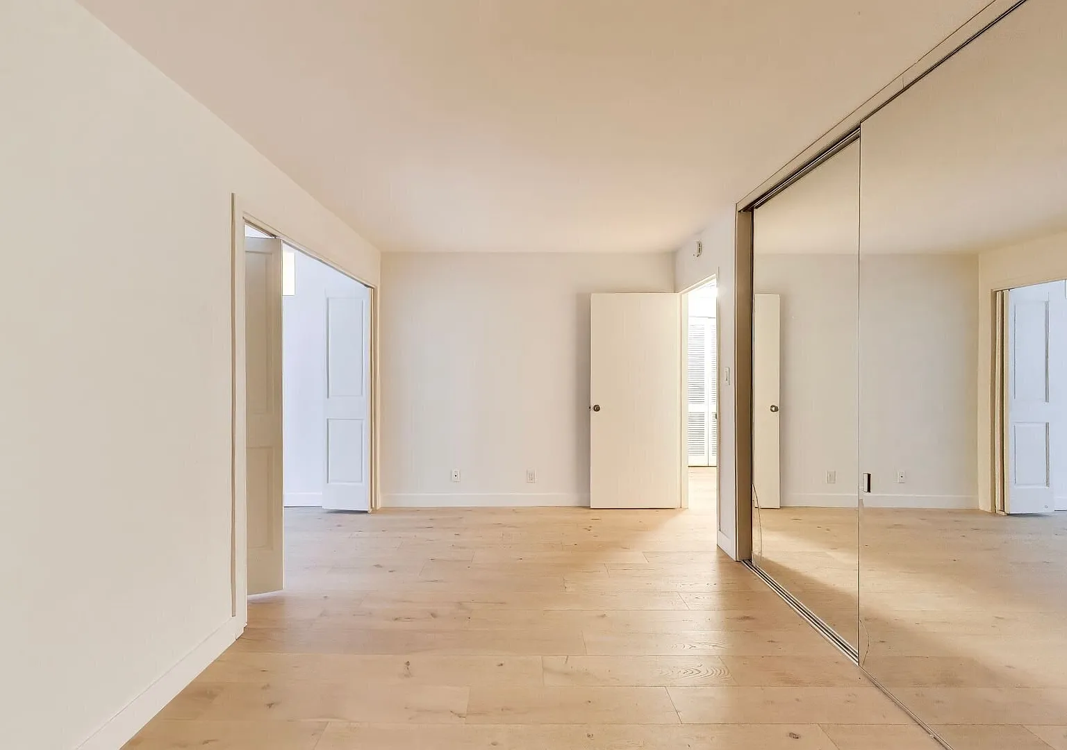 1 Bed Condo Apartment in Pacific Heights with parking! — Photo 2
