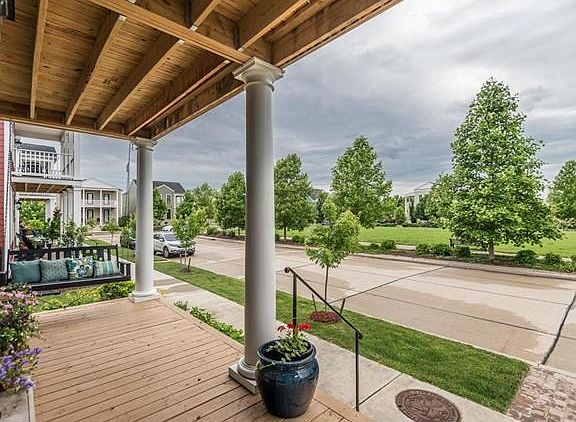 Before you come in, look at this gorgeous view of the green park across the street!  Plenty of additional street parking as well!