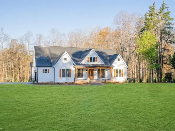 3515 Brookbank Dr, Pfafftown, NC 27040