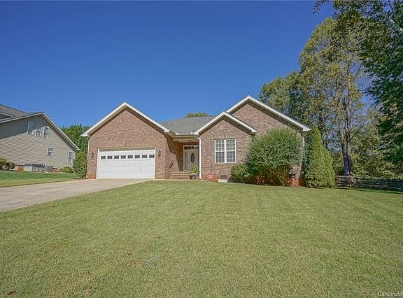 3rd image of 3505 Cambridge Pl