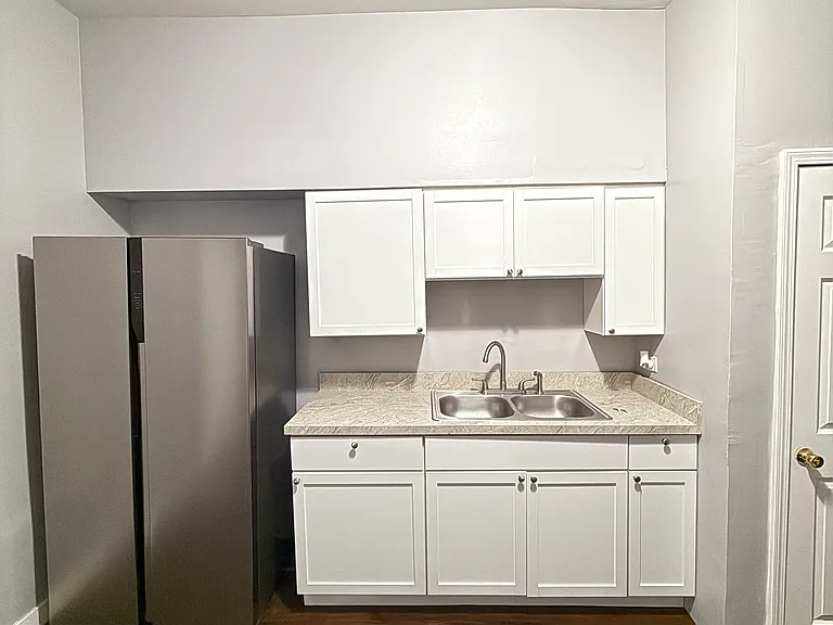 2916 E 91st St #1 — Photo 10