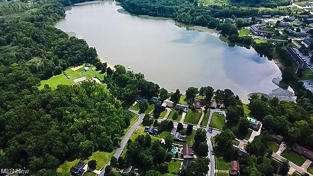 2nd image of 4550 Commodore Dr