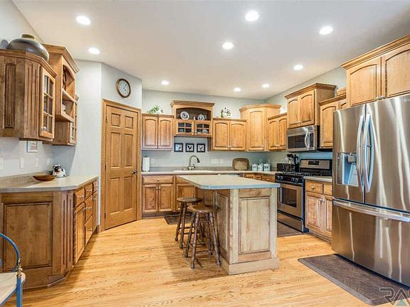 5th image of 7636 W Stanford Dr