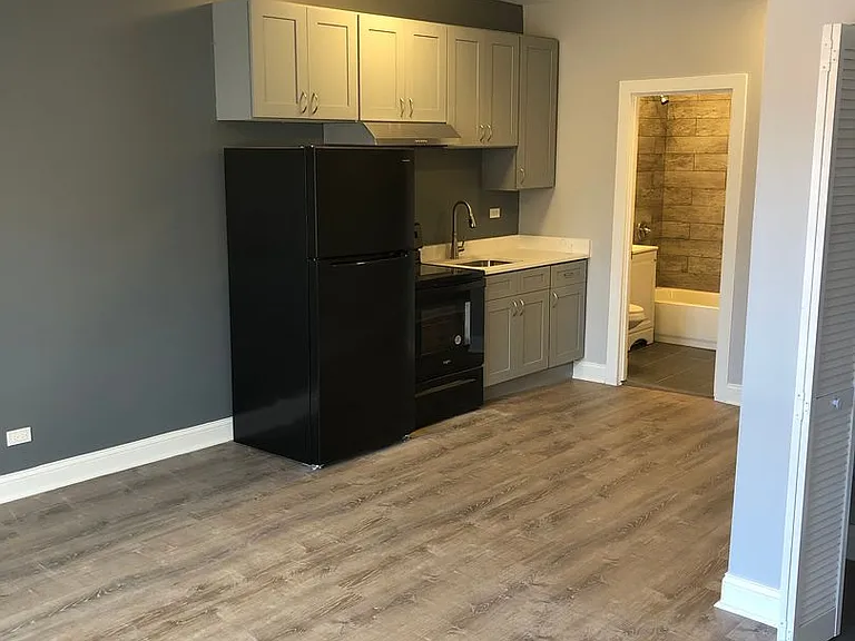 7046 S Crandon Ave — Photo 2