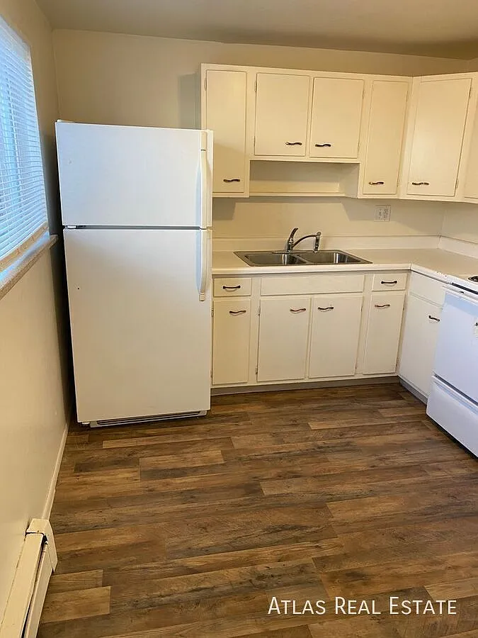 Spacious 2 Bedroom 1 Bath! Right Down The Street From Sprouts in Wheat Ridge, Applewood Center, t... — Photo 2