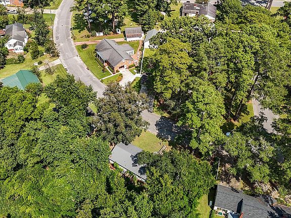 4th image of 403 W Woodlawn Drive