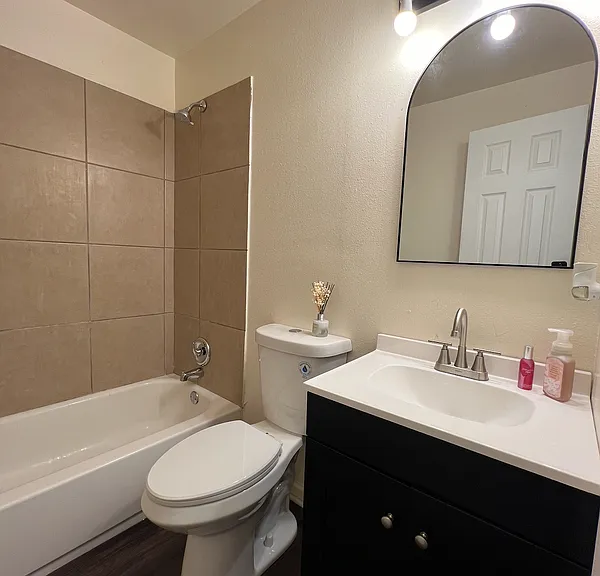 3923 Roneagle St — Photo 7
