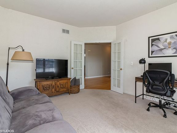 3rd image of 633 Hammer Ln