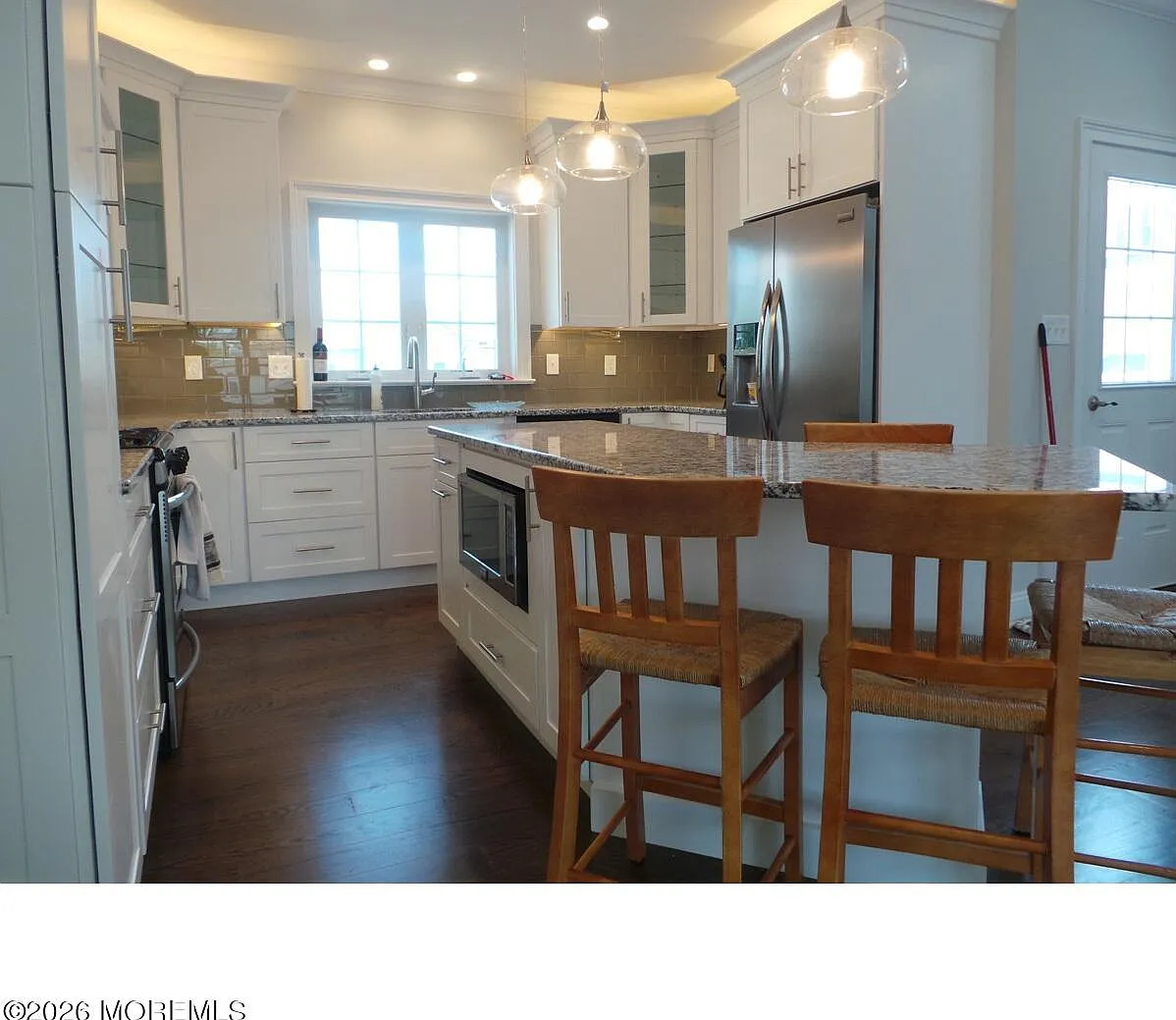 3 bed, 2.5 bath, 1982 sqft, $3,000 — Photo 3