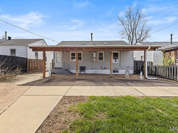 4th image of 11041 Saint Pius Ln