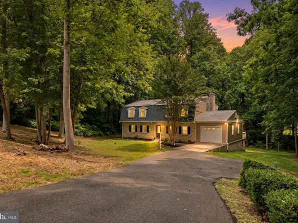 8827 Lafayette Dr, Owings, MD 20736
