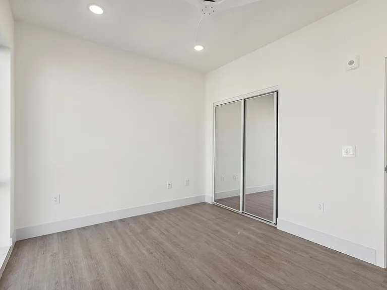 1221 E Fletcher St #406 — Photo 9