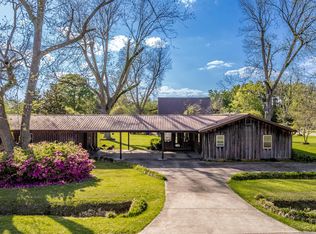 101 Grove Cir, Lake Waccamaw, NC 28450