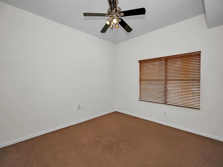 606 Wells Ct #202 — Photo 9