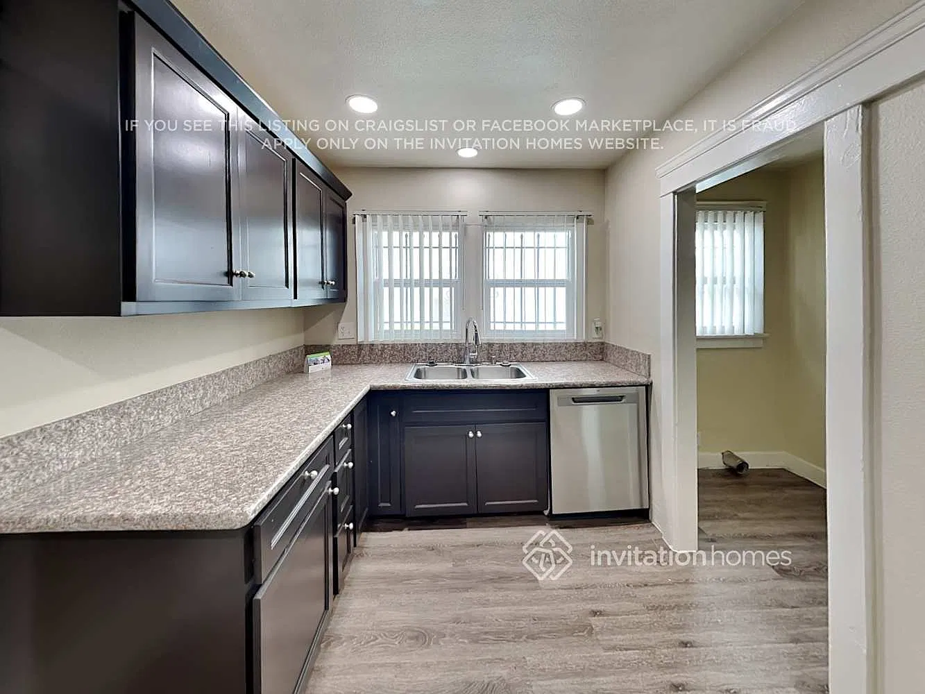 2048 W 65th Pl Los Angeles, CA 90047 — Photo 2