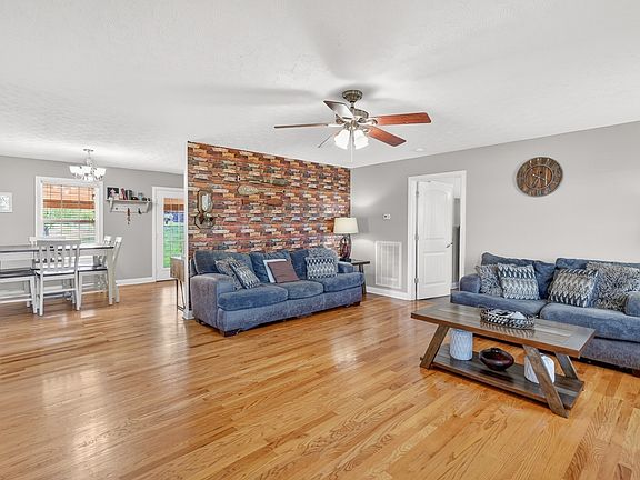 3rd image of 1014 Spire Way Dr