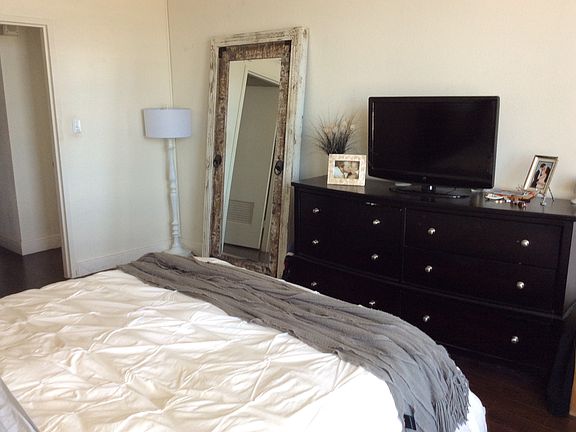 3rd image of 1000 West Ave APT 1508