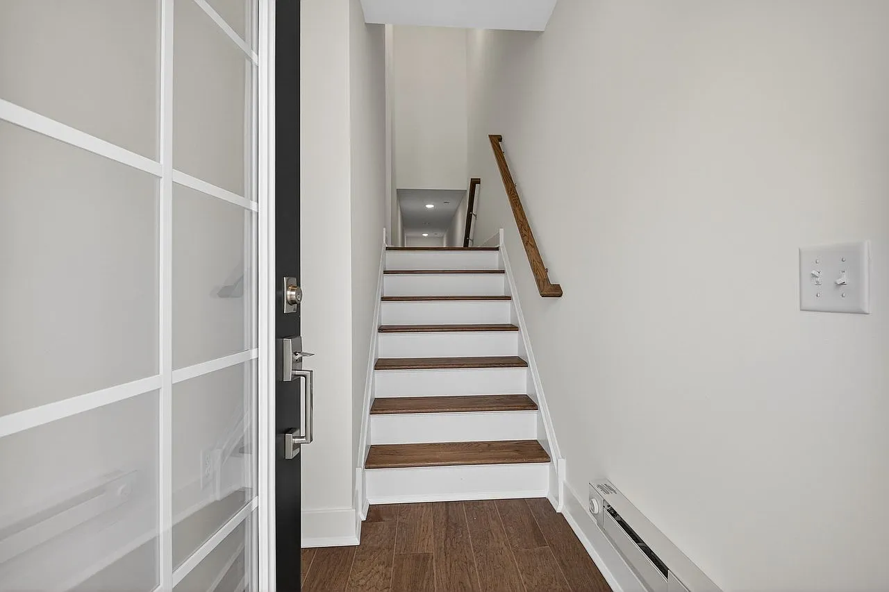 3 bed, 2.5 bath, 2129 sqft, $3,600 — Photo 3