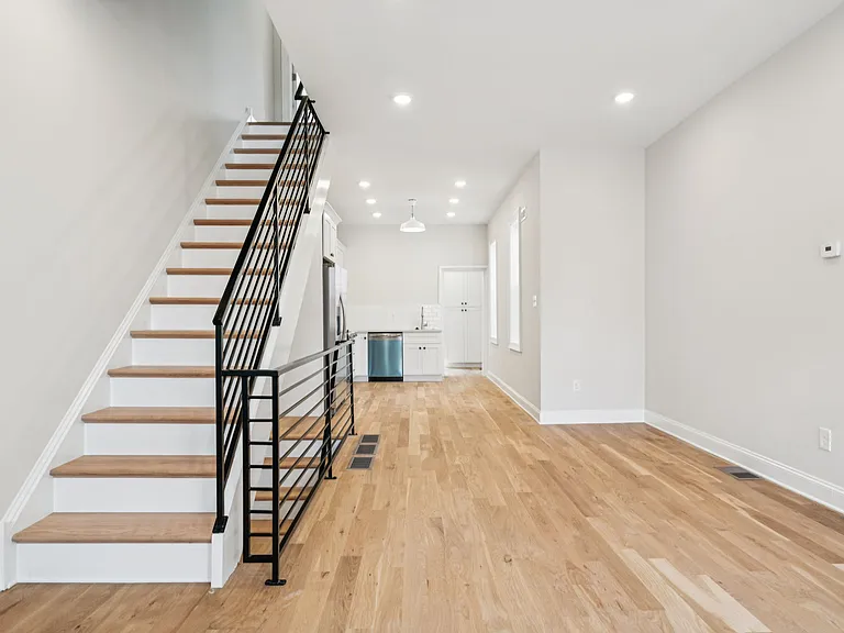 1822 N Mascher St — Photo 15