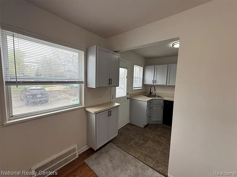 3264 Coolidge Hwy — Photo 7