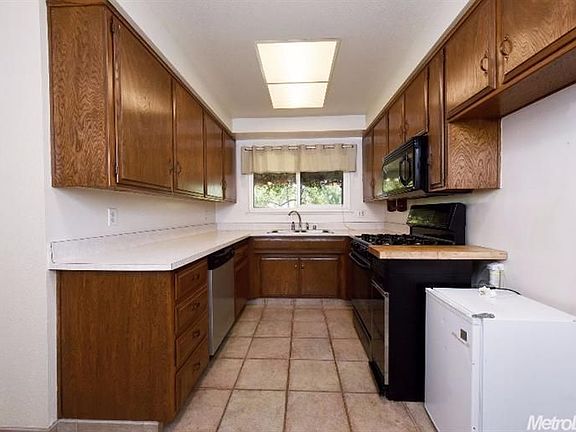 4th image of 4992 Creek View Way