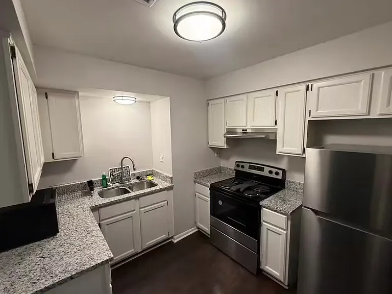 748 Waters Dr — Photo 20