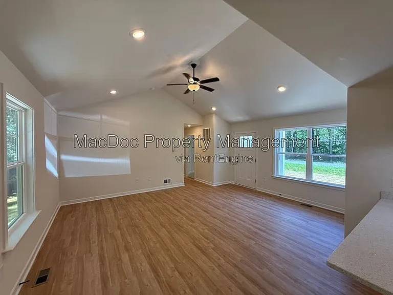 387 Forest Grove Rd — Photo 5