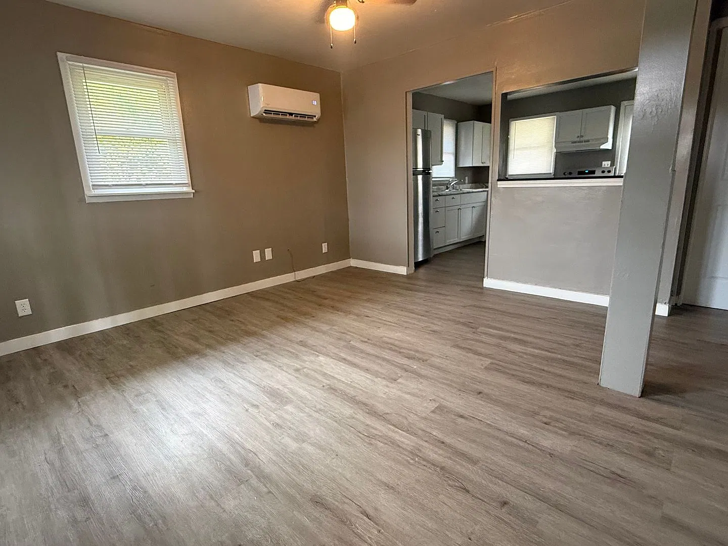 Charming 1-Bedroom Home Near Northwest Park — Photo 2