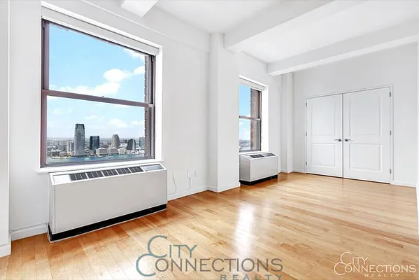 Rented by City Connections Realty | media 4