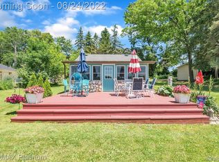 1725 Triangle Lake Rd, Howell, MI 48843