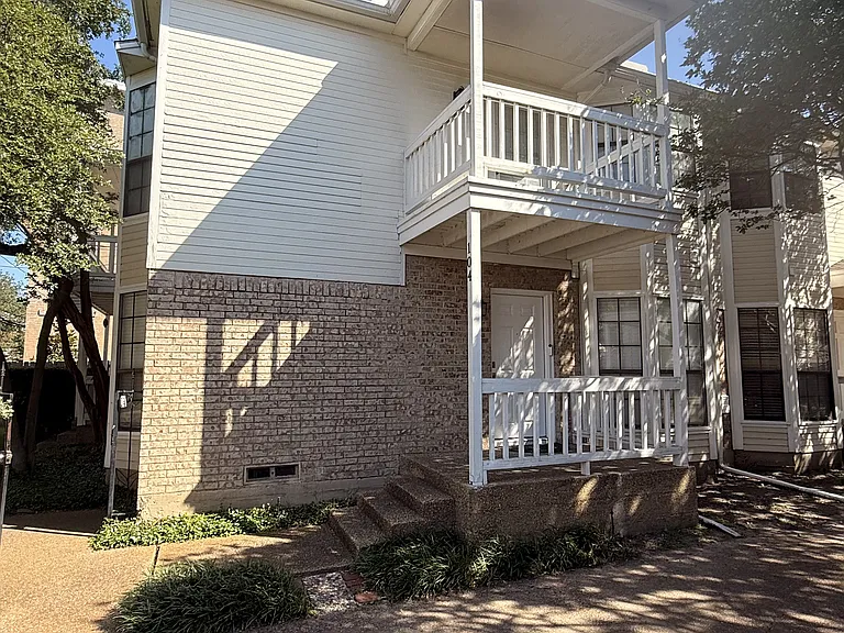 817 Pavillion St #104 — Photo 2