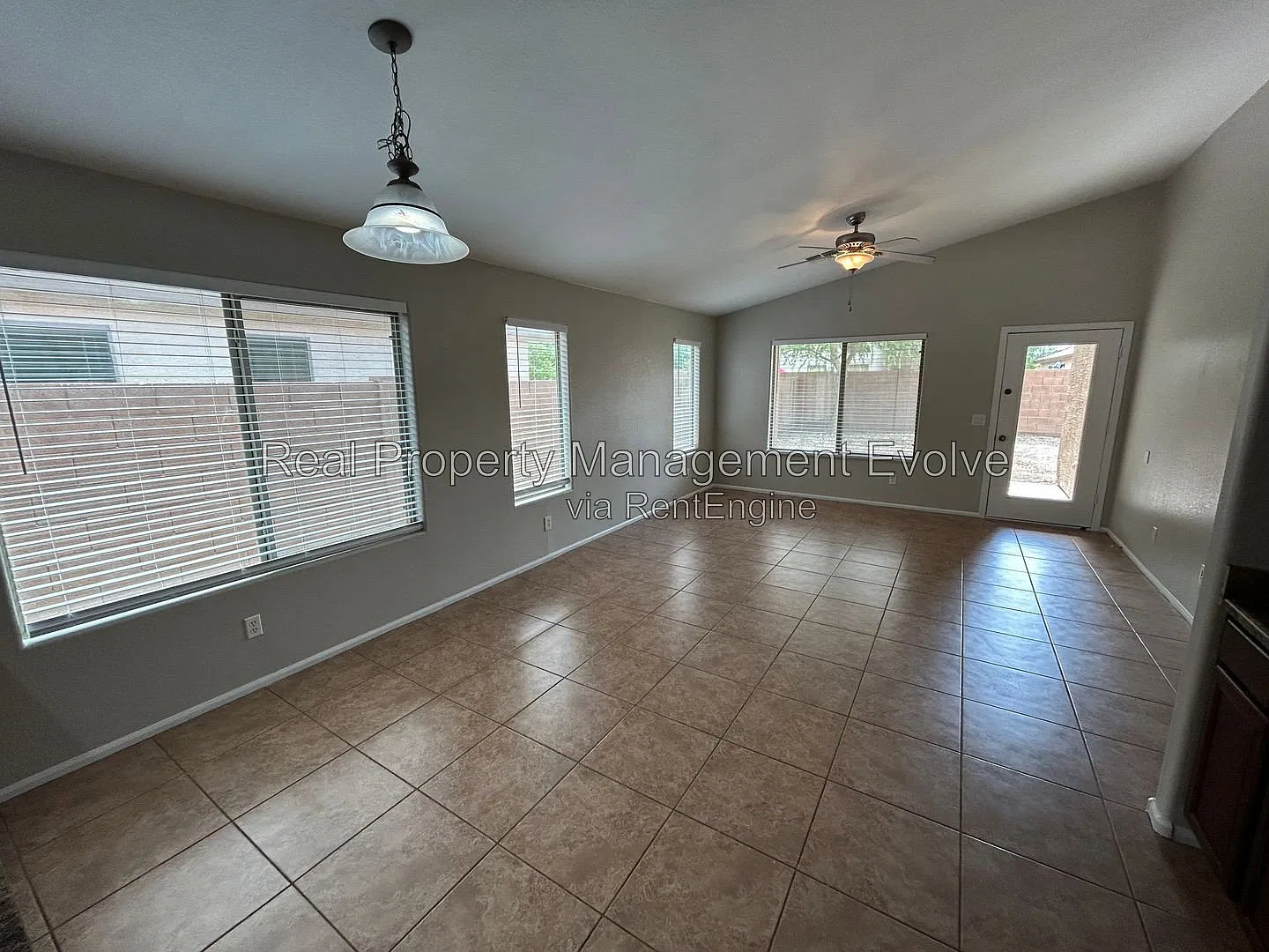 4 bed, 2.0 bath, 1782 sqft, $1,999 — Photo 4