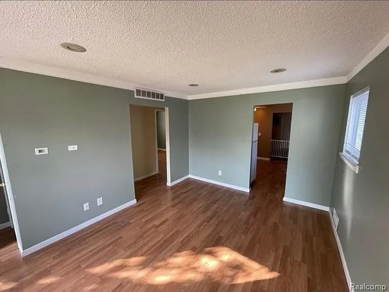 47 E Barrett Ave — Photo 5