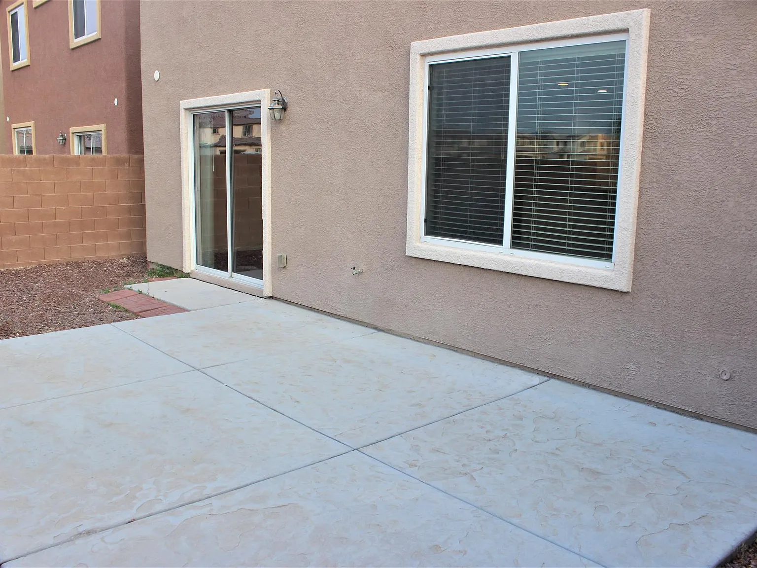 4 bed, 2.5 bath, 2082 sqft, $2,195 — Photo 2