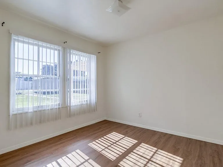 891 Elm Ave — Photo 31