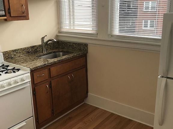 3rd image of 219 N Boulevard APT 2A